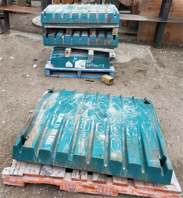 Lot Of Metso - Nordberg Spare Jaw Plates For C110 Jaw Crusher)